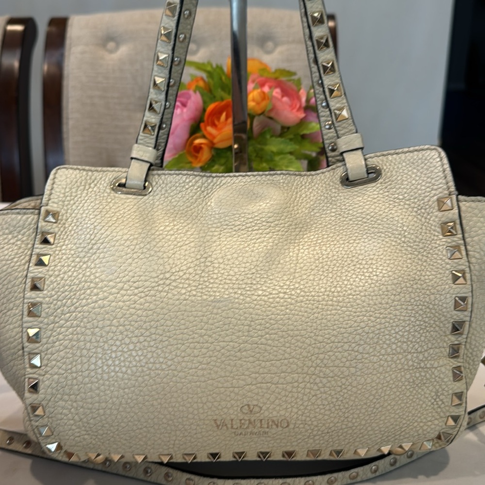 Authentic Valentino Garavani Rockstud pebbled leather bag - Picture 5 of 16